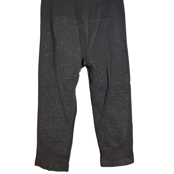 Lululemon Free To Flow High Rise Crop Legging / Active Wear - Picture 4 of 13